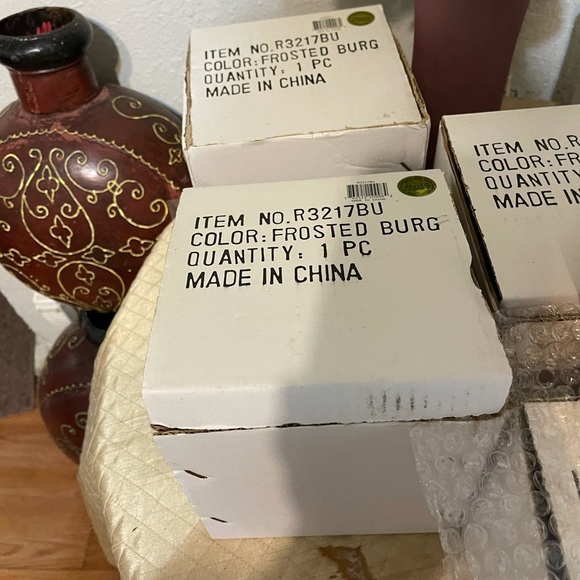 5 frosted burgundy Christmas ball ornaments - Picture 8 of 8